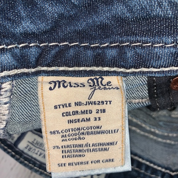 Miss Me Women's Signature Straight Studded Flap - Picture 7 of 10